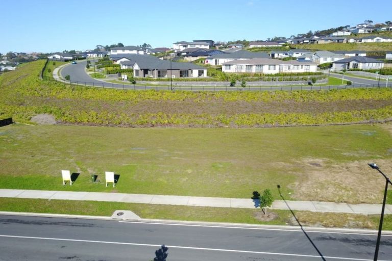 Photo of property in 117 Karepiro Drive, Stanmore Bay, Whangaparaoa, 0932