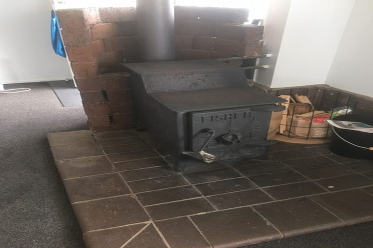 Photo of property in 2 Anne Road, Hillcrest, Auckland, 0627