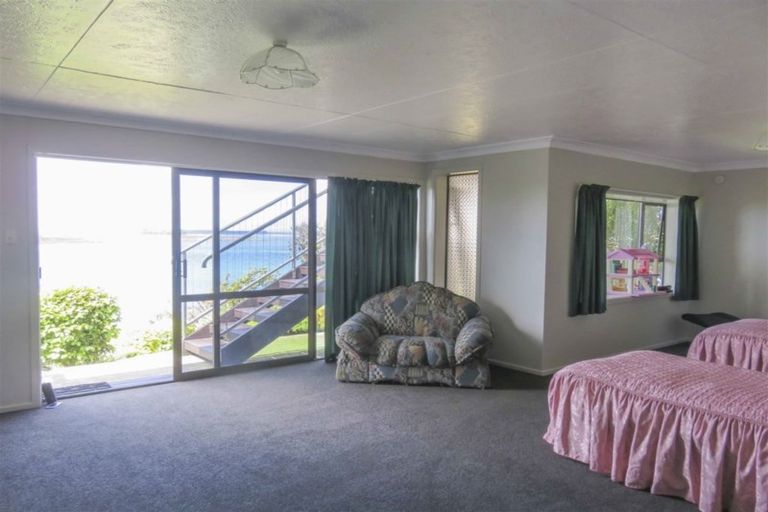 Photo of property in 86 Marine Parade, Bluff, 9814