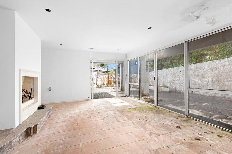 Photo of property in 9 Paritai Drive, Orakei, Auckland, 1071