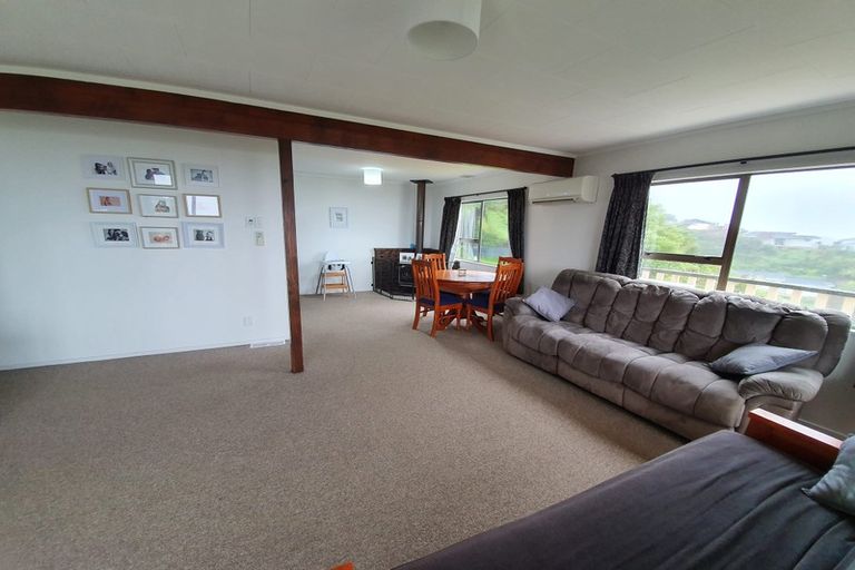 Photo of property in 47 Pokohiwi Road, Normandale, Lower Hutt, 5010