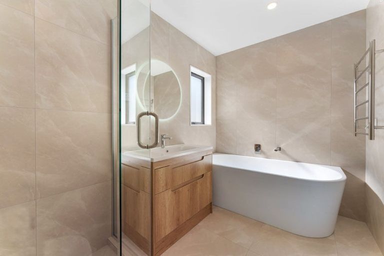 Photo of property in 70b Awaruku Road, Torbay, Auckland, 0630