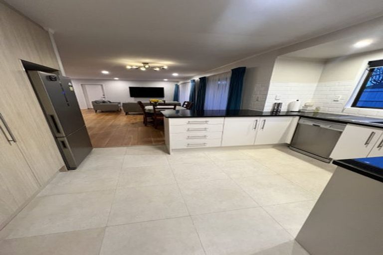 Photo of property in 26 Donzella Place, Conifer Grove, Takanini, 2112