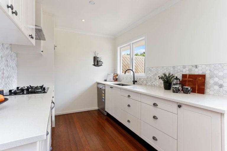 Photo of property in 28 Harbour View Road, Te Atatu Peninsula, Auckland, 0610