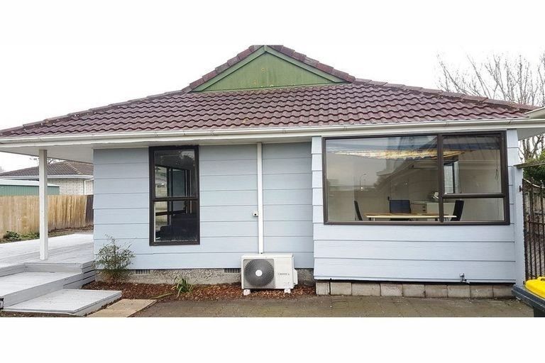 Photo of property in 2/479 Wairakei Road, Burnside, Christchurch, 8053