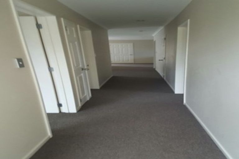 Photo of property in 13 Thomas Rea Place, Te Atatu South, Auckland, 0610