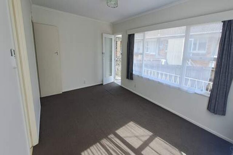 Photo of property in 1/96 Te Atatu Road, Te Atatu South, Auckland, 0610