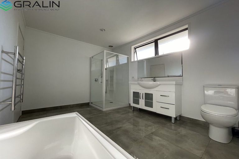 Photo of property in 101 Matipo Road, Te Atatu Peninsula, Auckland, 0610