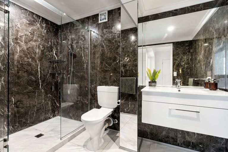 Photo of property in 163 Lake Crescent, Hamilton Lake, Hamilton, 3204