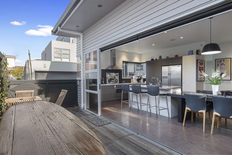 Photo of property in 30b Oceanview Road, Mount Maunganui, 3116