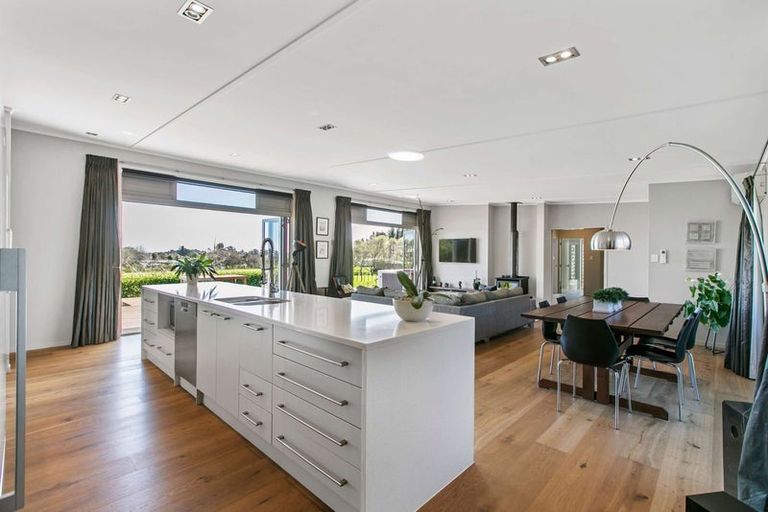 Photo of property in 35 Old Barn Road, Opaheke, Papakura, 2584