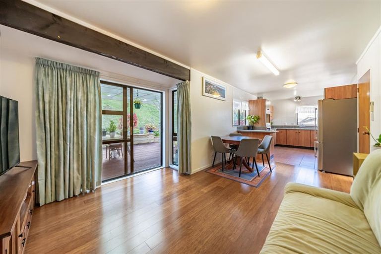 Photo of property in 10 Ordley Grove, Tawa, Wellington, 5028