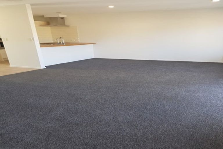 Photo of property in 5/14 Fields Parade, Oteha, Auckland, 0632