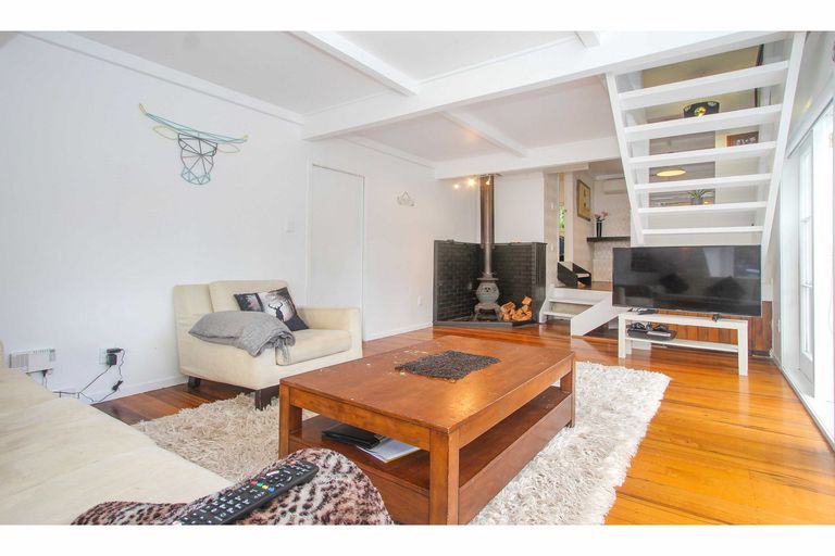 Photo of property in 120 Park Hill Road, Birkenhead, Auckland, 0626