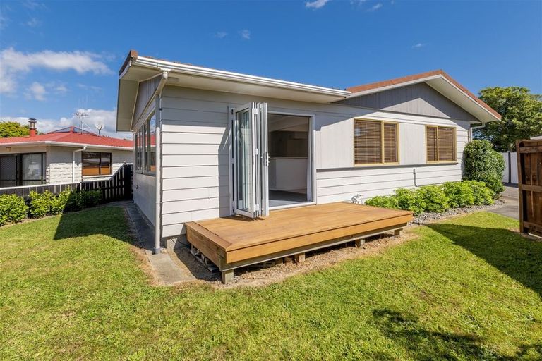 Photo of property in 92 Kennedy Drive, Levin, 5510