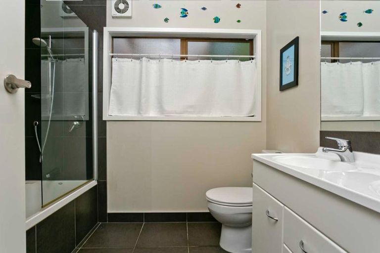 Photo of property in 11 Squirrel Lane, Browns Bay, Auckland, 0630