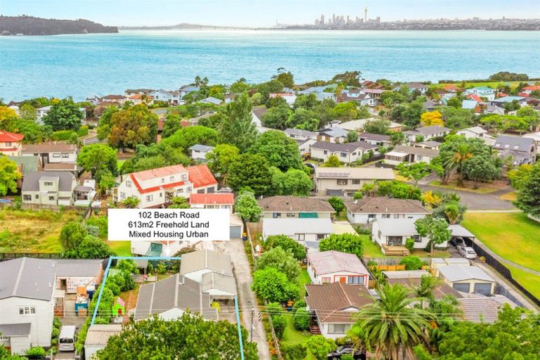 Photo of property in 102 Beach Road, Te Atatu Peninsula, Auckland, 0610