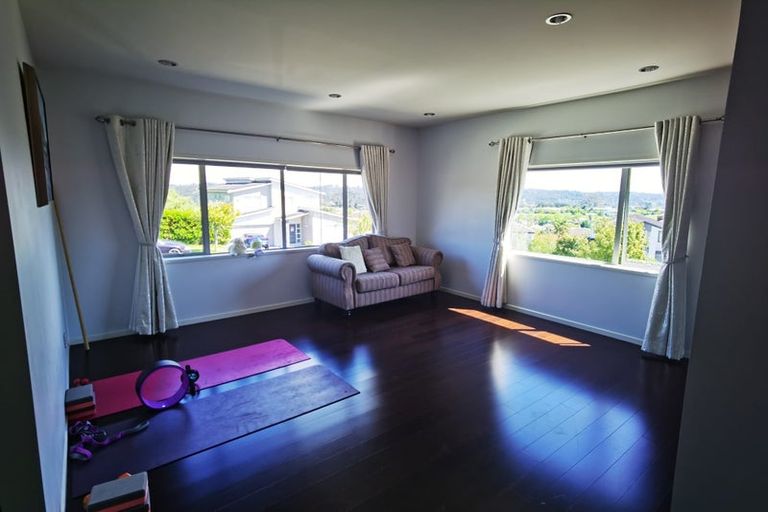 Photo of property in 72 Oakway Drive, Schnapper Rock, Auckland, 0632