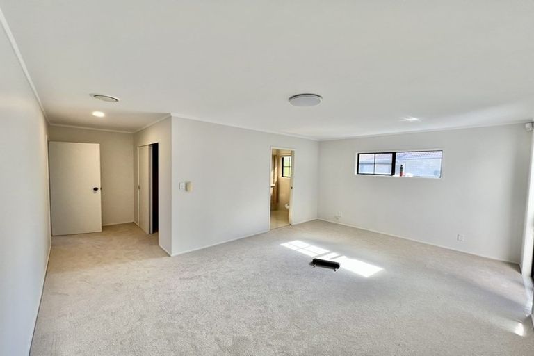 Photo of property in 31 John Downs Drive, Browns Bay, Auckland, 0630