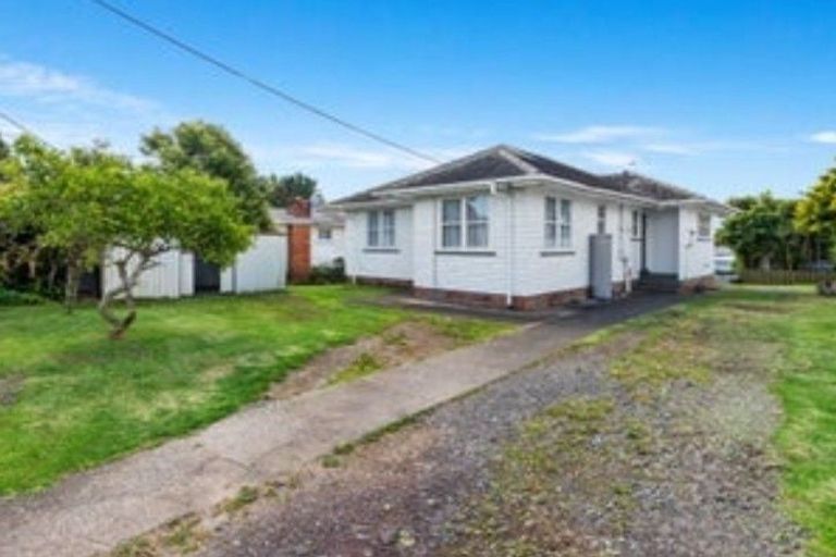 Photo of property in 62 Waipani Road, Te Atatu Peninsula, Auckland, 0610