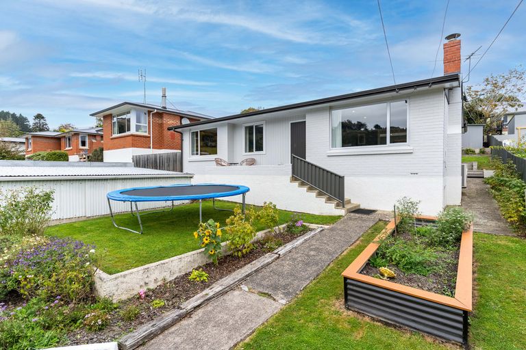Photo of property in 25 Elwyn Crescent, Green Island, Dunedin, 9018