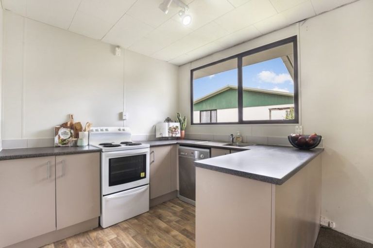 Photo of property in 2/88c Kelvin Road, Papakura, 2110