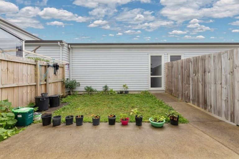 Photo of property in 41 Hollowout Street, Takanini, 2112