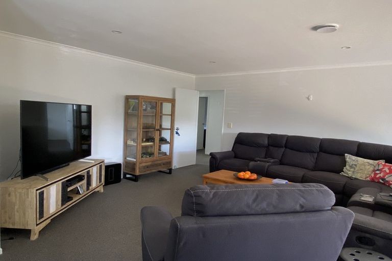 Photo of property in 19 George Deane Place, Greenhithe, Auckland, 0632