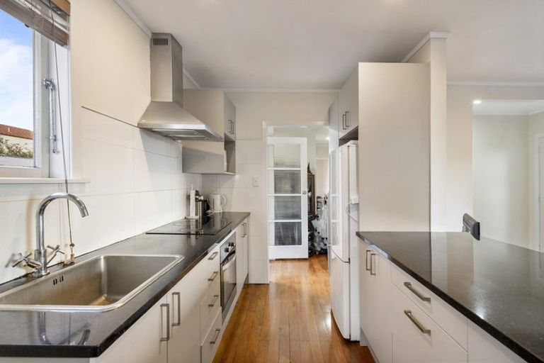 Photo of property in 2/1a Becroft Drive, Forrest Hill, Auckland, 0620