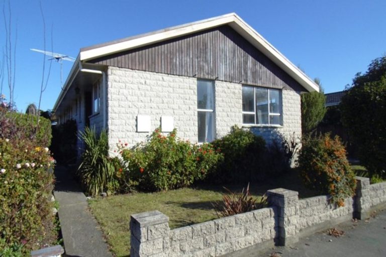 Photo of property in 2/27 Juniper Place, Burnside, Christchurch, 8053