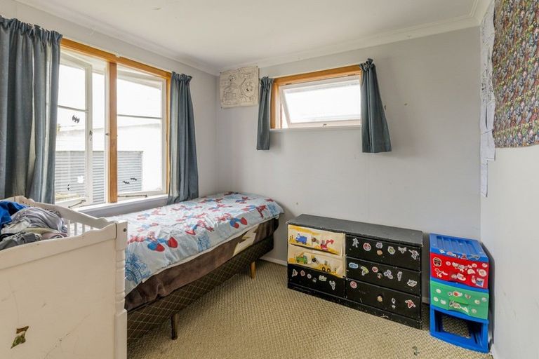 Photo of property in 1 Kauri Street, Levin, 5510