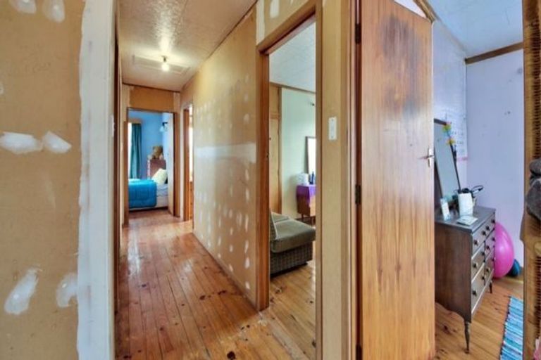 Photo of property in 46 Queen Mary Avenue, New Lynn, Auckland, 0600