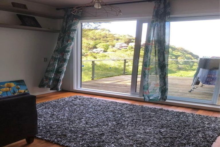 Photo of property in 5 Richmond Road, Mahina Bay, Lower Hutt, 5013