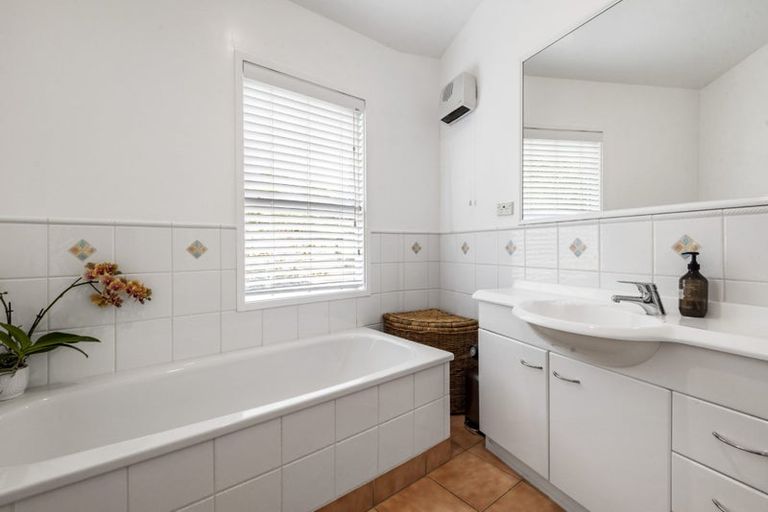 Photo of property in 7 Hume Drive, Hillcrest, Auckland, 0627