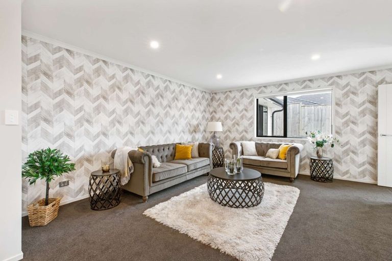 Photo of property in 2 Glennron Lane, Waiuku, 2123