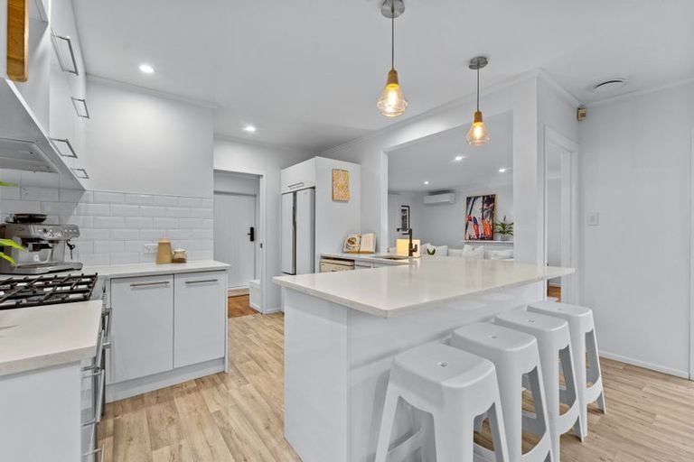 Photo of property in 37 Neptune Avenue, Beach Haven, Auckland, 0626