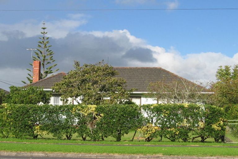 Photo of property in 52 Matipo Road, Te Atatu Peninsula, Auckland, 0610