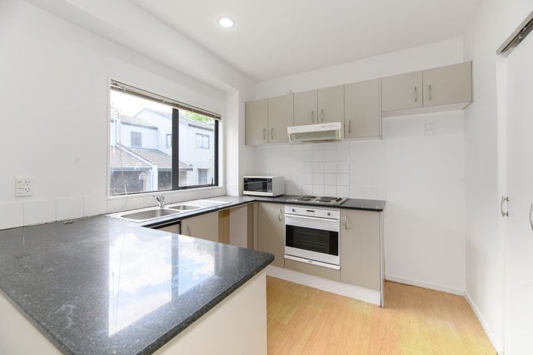 Photo of property in 3 Sun Place, Henderson, Auckland, 0612