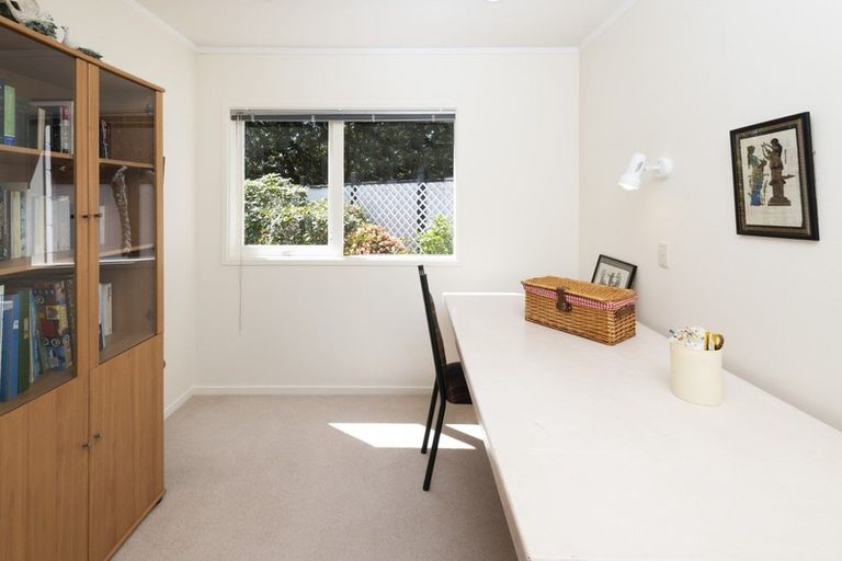 Photo of property in 130 Fisher Parade, Sunnyhills, Auckland, 2010