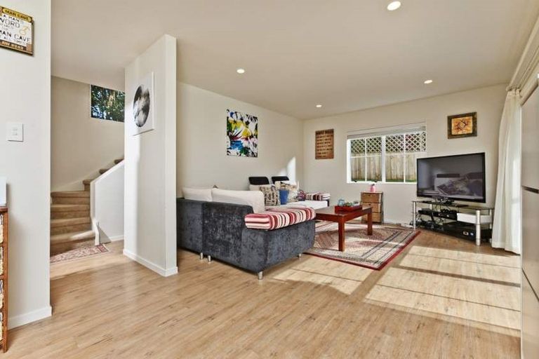 Photo of property in 1/62 Centorian Drive, Windsor Park, Auckland, 0632