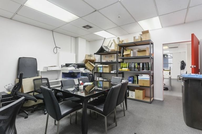 Photo of property in 1/2 College Road, Northcote, Auckland, 0627