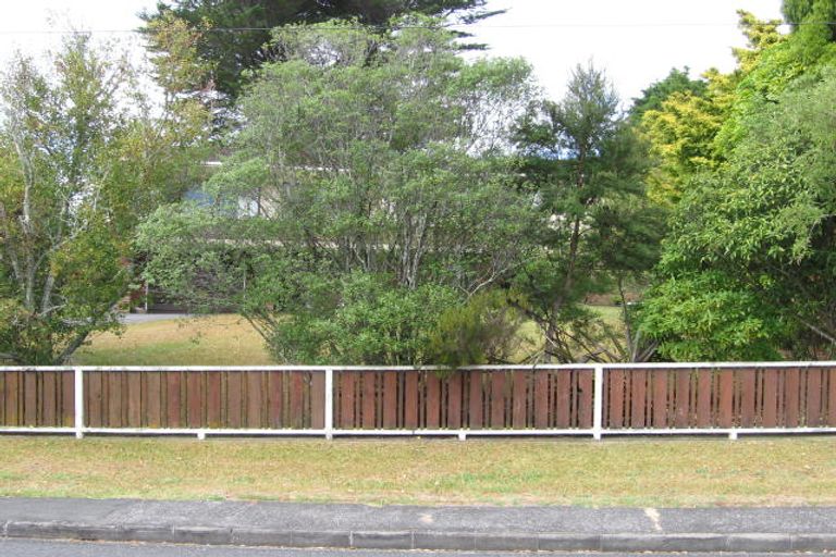 Photo of property in 24 Barron Drive, Green Bay, Auckland, 0604