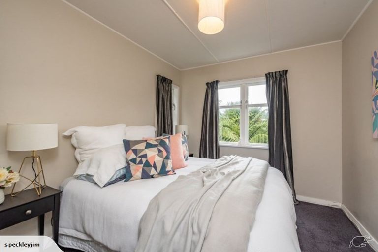 Photo of property in 19a Montgomery Avenue, Rothesay Bay, Auckland, 0630