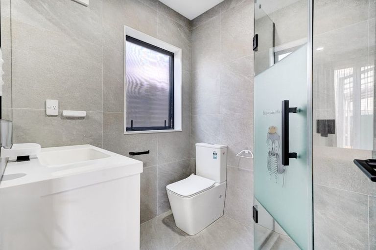 Photo of property in 5 Kearns Drive, Hobsonville, Auckland, 0616