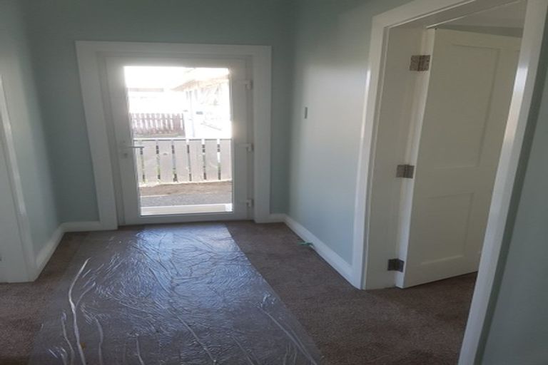 Photo of property in 37 Tauhinu Road, Miramar, Wellington, 6022