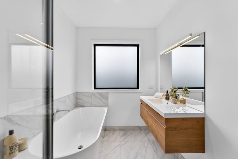 Photo of property in 7 Annie Aranui Drive, Poraiti, 4182