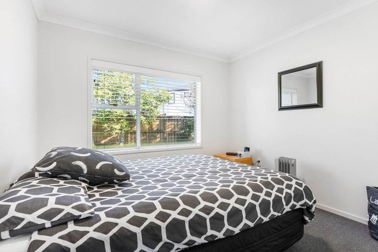 Photo of property in 16 Fielding Crescent, Farm Cove, Auckland, 2012