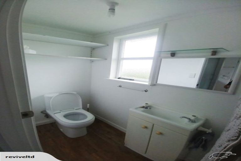 Photo of property in 2/30 Neal Avenue, Glenfield, Auckland, 0629