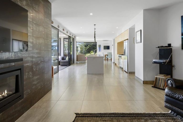 Photo of property in 8a Mandalay Lane, Redcliffs, Christchurch, 8081