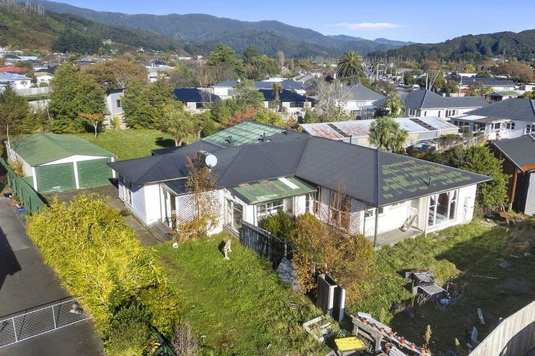 Photo of property in 4/5 Westminster Road, Wainuiomata, Lower Hutt, 5014